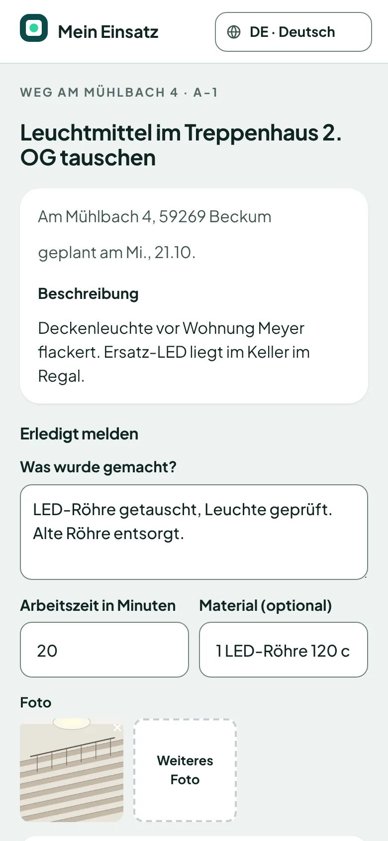Auftrag in der App: Beschreibung mit Foto, darunter Erledigung mit Bemerkung, Arbeitszeit, Material, Fotos und Unterschrift vor Ort