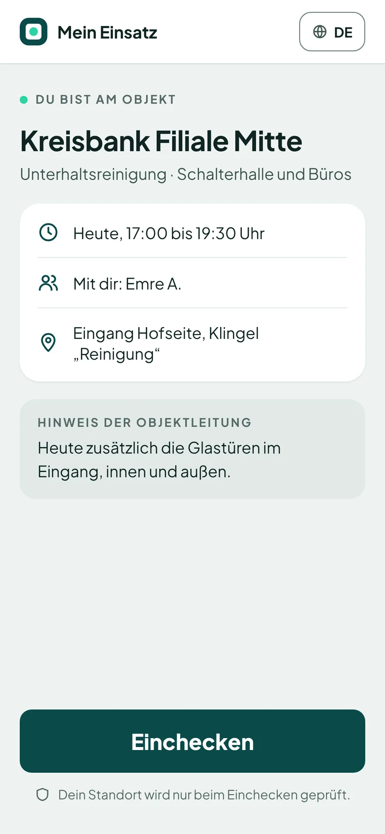Mitarbeiter-App am Objekt mit Einchecken-Knopf